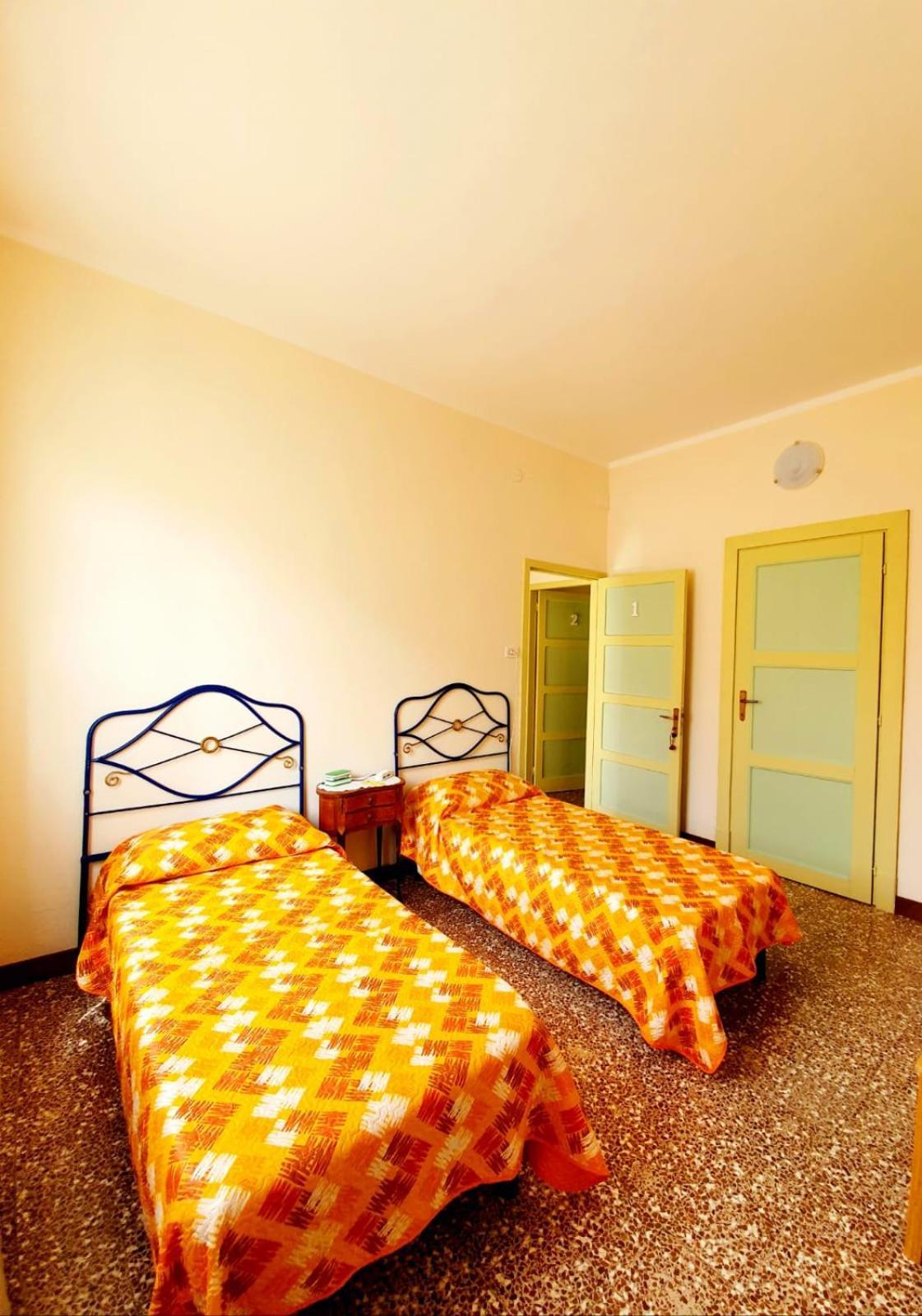 Bed and Breakfast Il Girasole ...At Andorus' House à Erli Chambre photo